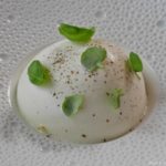 Siphon fromage blanc/ Sorbet curcuma/ Poivre de timut / Basilic